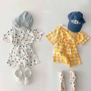 Baby Girls Cute Round Neck Short Sleeve Heart All Over Print Plaid T-Shirt And Elastic Shorts Set