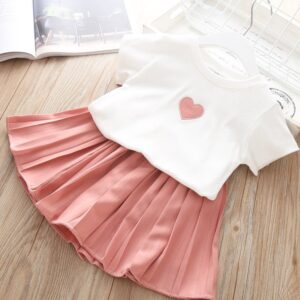Girls Basic Round Neck Short Sleeve Heart Pattern T-Shirt And Solid Color Pleated Skirt Set